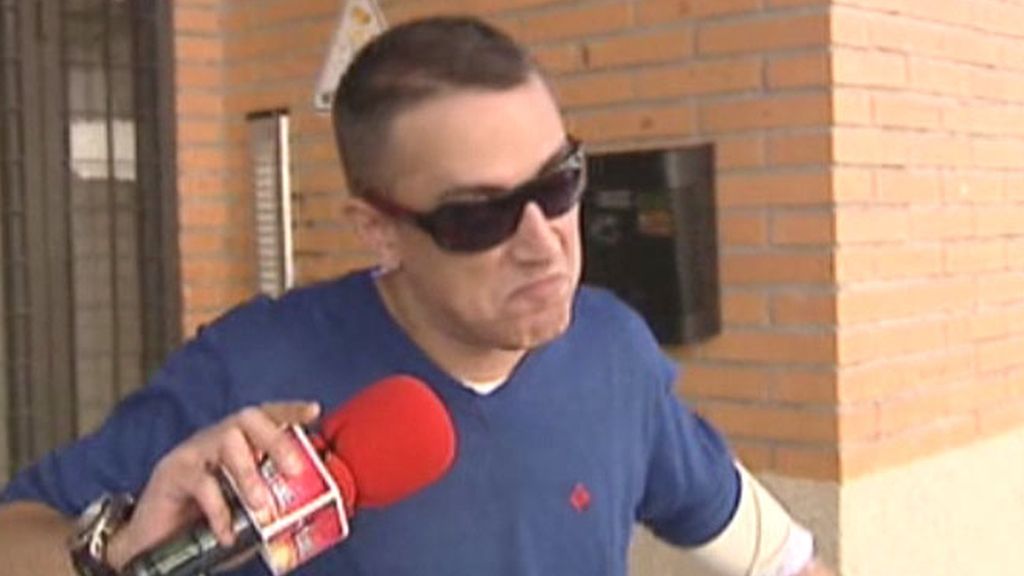 El marido de Chayo recibe el regalo de Kiko H.