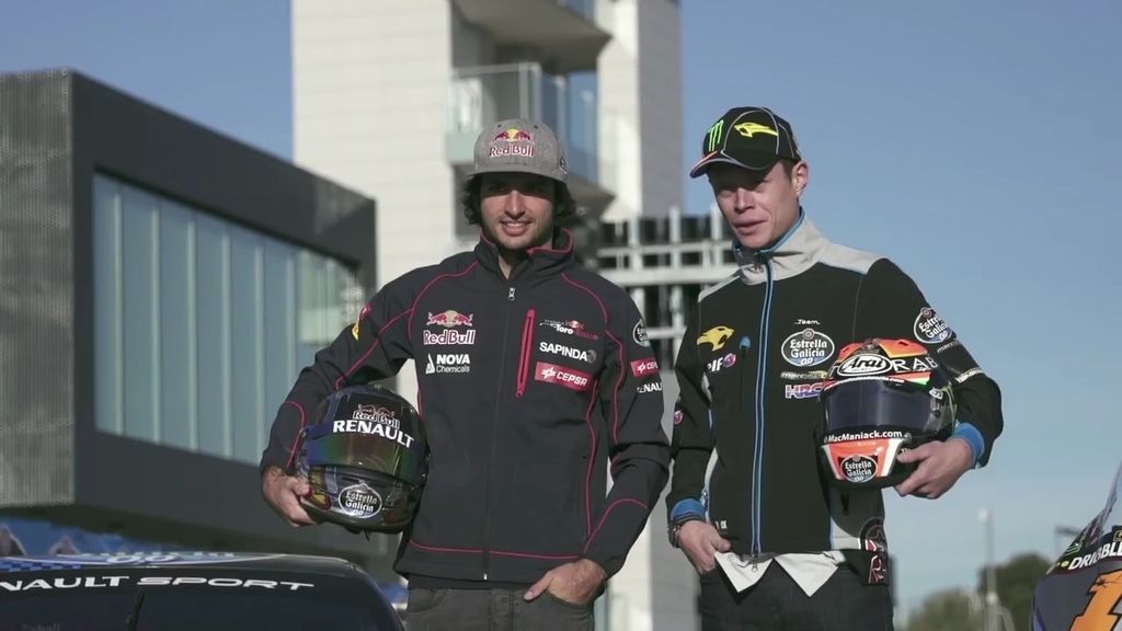 Carlos Saínz y Tito Rabat... ¡se intercambian el coche y la moto en el circuito del Jarama!