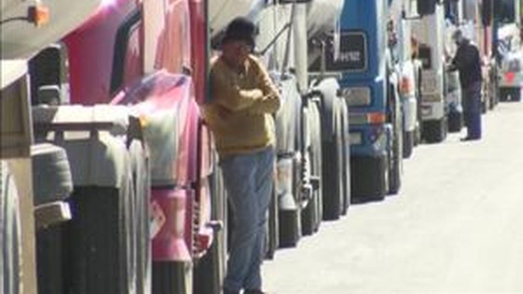 Continúa el bloqueo de camiones de Bolivia en la frontera con Chile