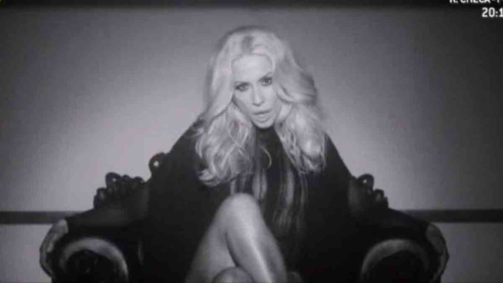 A sus 46 años, la cantante luce espectacular en su último videoclip