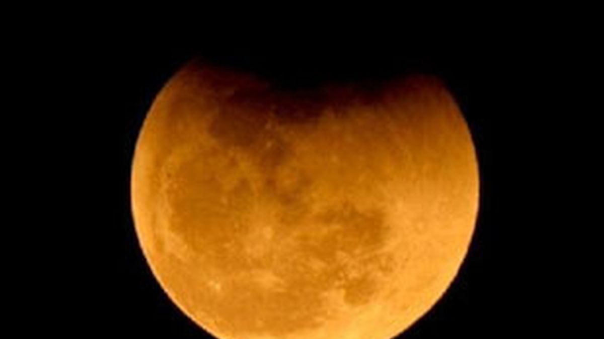 Imagen de archivo de otro eclipse de luna.