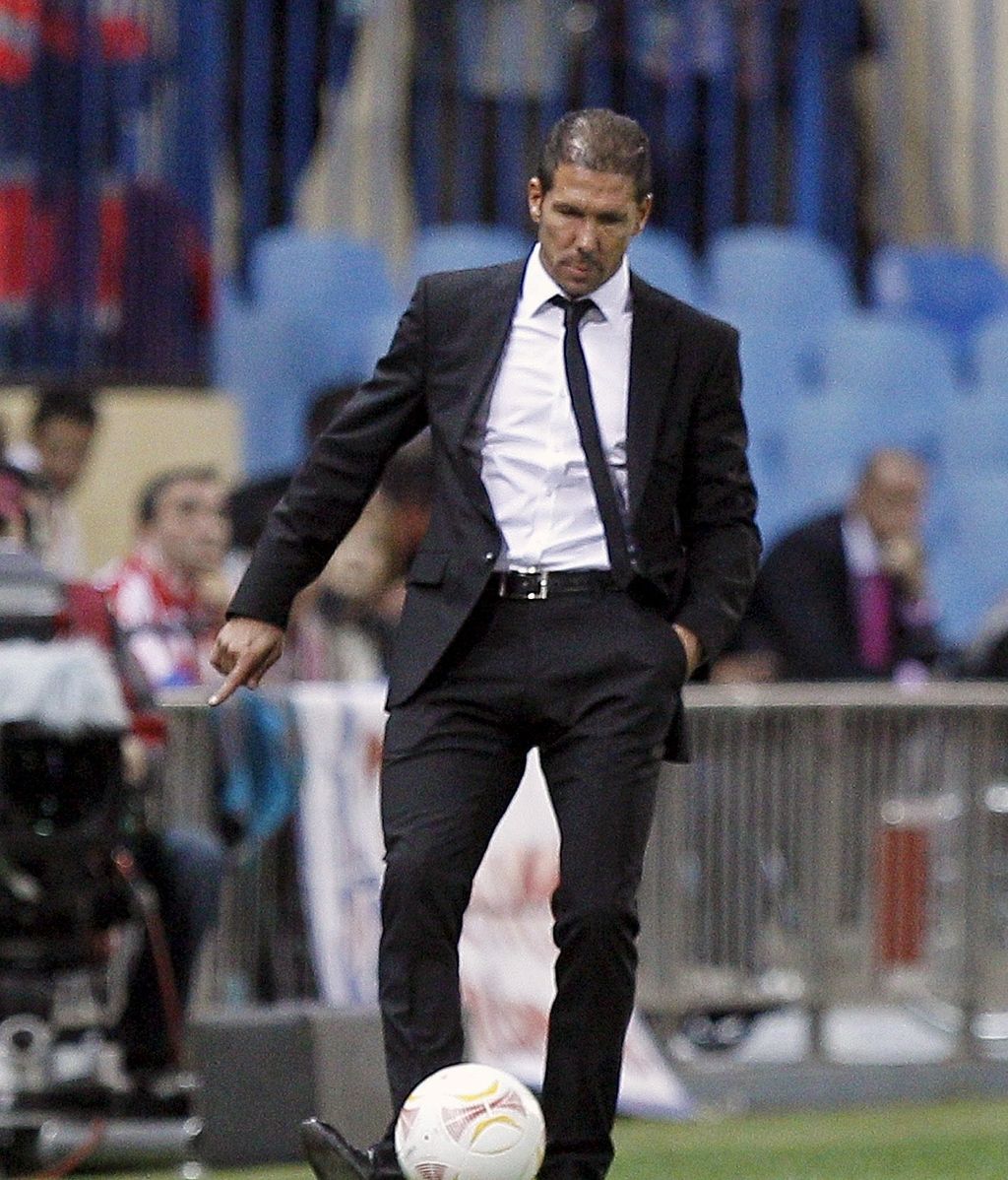 El entrenador del Atlético de Madrid, el argentino Diego Pablo Simeone, en la banda en el partido que enfrenta a su equipo ante el Viktoria Plzen El entrenador del Atlético de Madrid, el argentino Diego Pablo Simeone, en la banda en el partido que enfrenta a su equipo ante el Viktoria Plzen