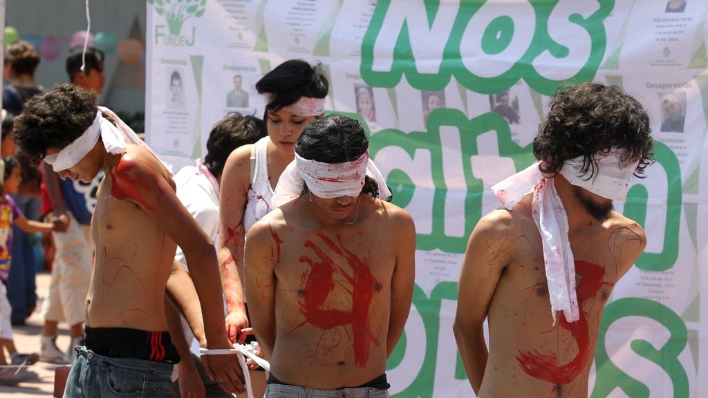 Manifestación en México 10 meses después de la desaparición de los 43 estudiantes