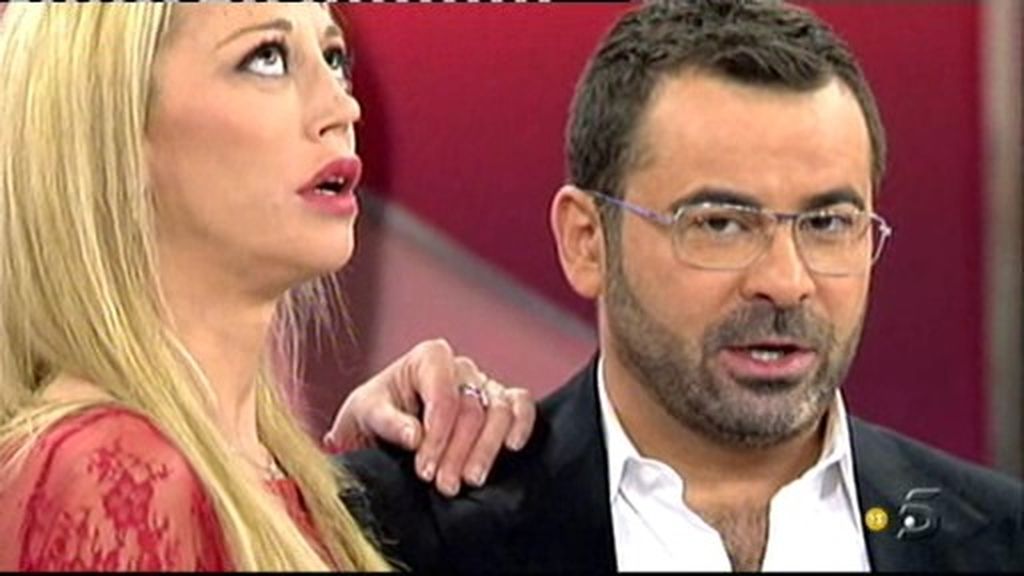 Blén Esteban y Jorge Javíer Vázquez se funden en un abrazo para despejar las dudas sobre su enfrentamiento