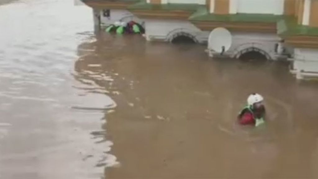 Una mujer muere en Estepona al quedar atrapada por las inundaciones
