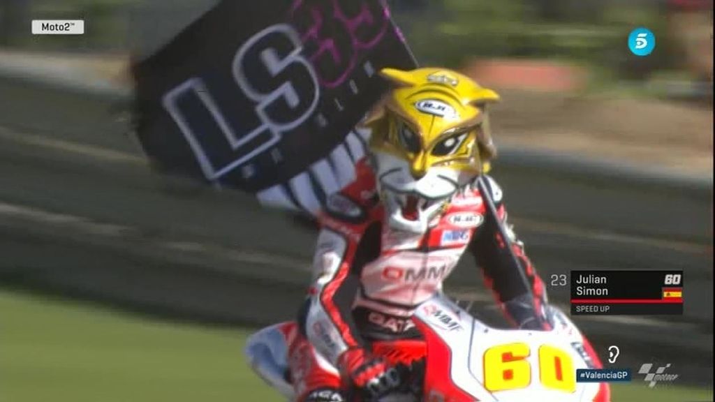 ¡Banderas y miradas al cielo! El emocionante gesto de los pilotos de Moto2 a Luis Salom