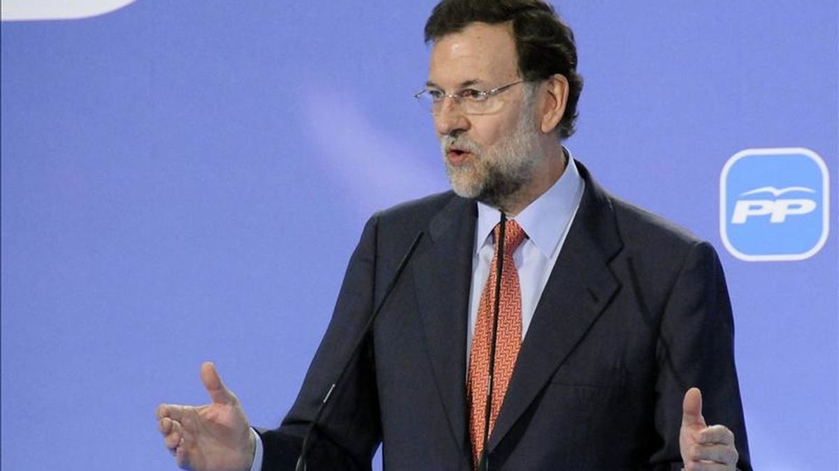 El presidente del PP, Mariano Rajoy, durante el acto que el partido ha celebrado hoy en Melilla para apoyar la candidatura de Juan José Imbroda a la presidencia de la Ciudad Autónoma. EFE