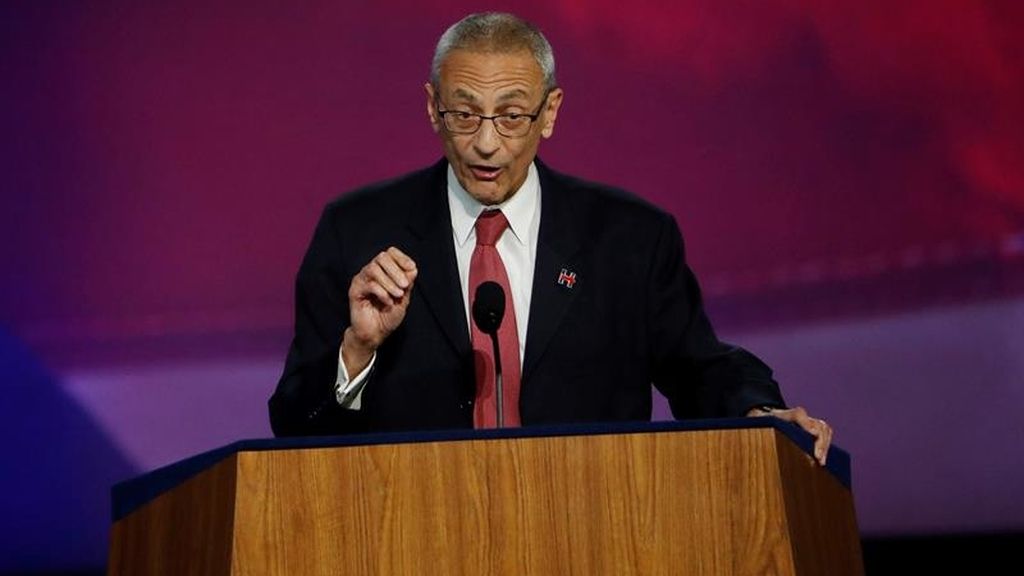 Podesta manda a casa a los seguidores de Clinton ante la casi cierta derrota