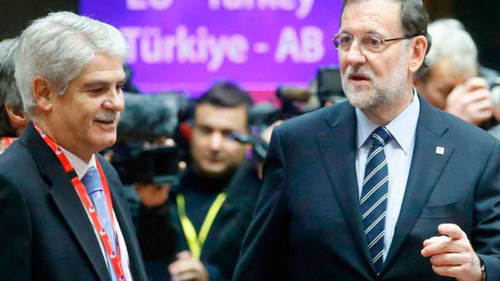Rajoy felicita a Trump y Exteriores tranquiliza a las empresa españolas