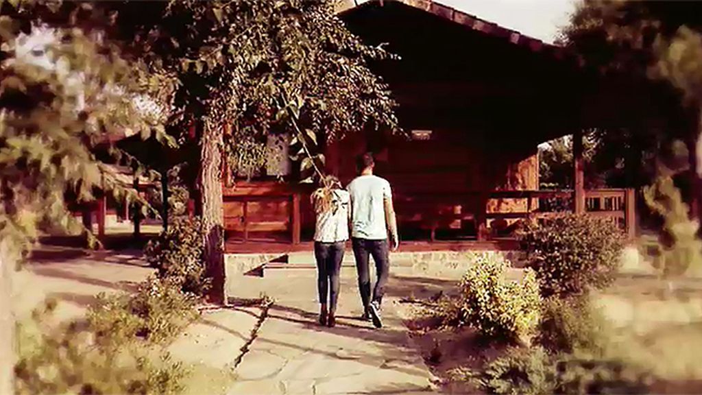 Manu y Susana regresan a la cabaña Manu y Susana regresan a la cabaña