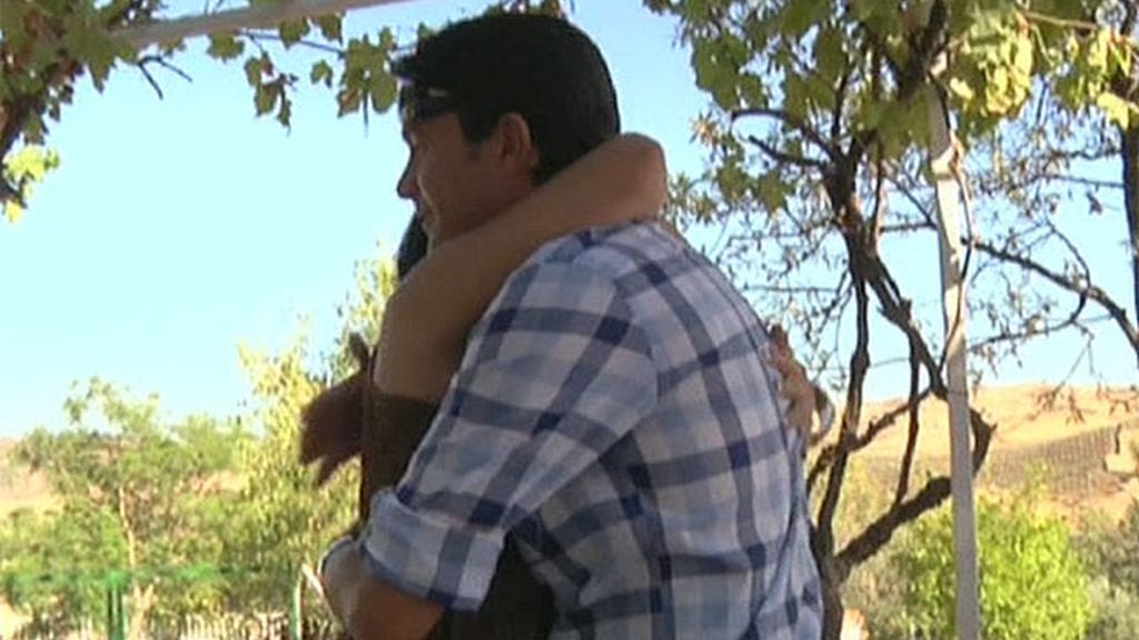 Luis presenta a sus pretendientas a 'su otra familia'