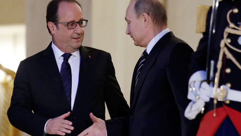 Hollande pedirá a Putin que sumen fuerzas para combatir al Estado Islámico