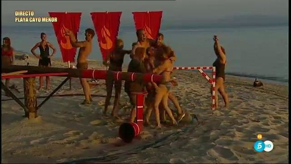 ¡El Equipo de Fuego gana la prueba y vivirá de lujo en Playa Paraíso!