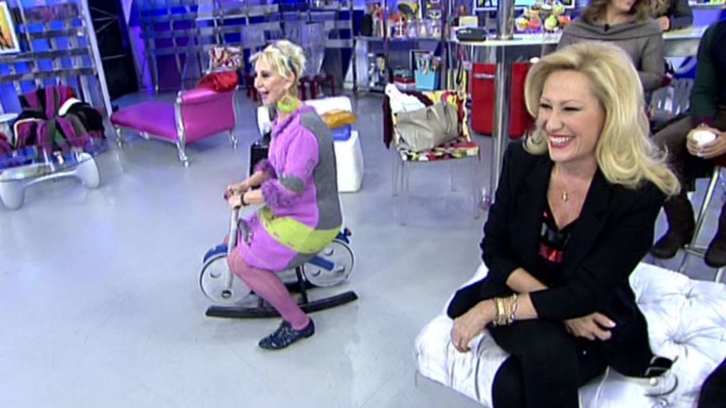 La periodista cambia la silla por la mini-bici
