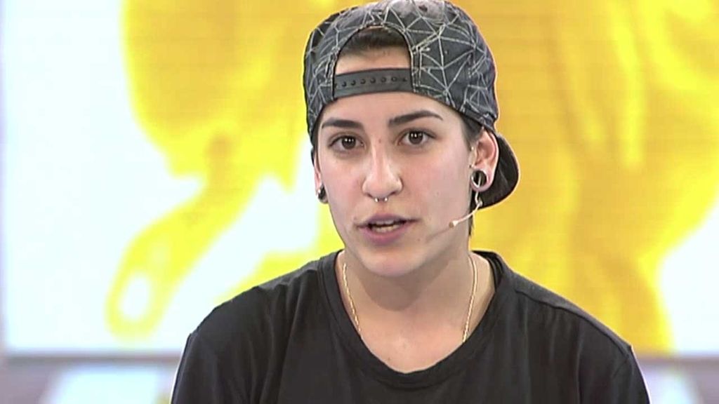 Aurora: "Estoy opositando para Guardia Civil, pero quiero ser rapero"