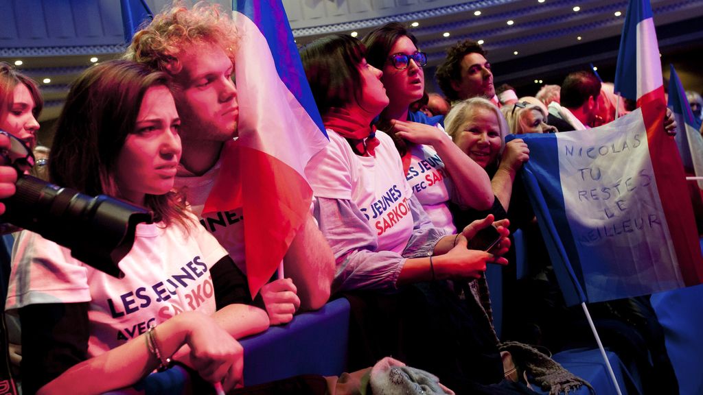 Seguidores de Sarkozy esperan los resultados del escrutinio