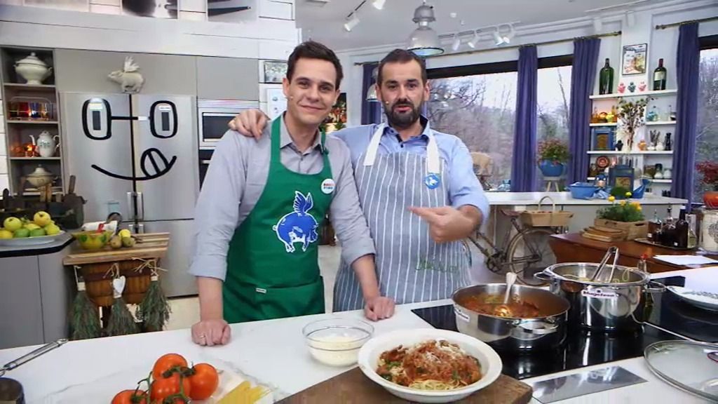 Christian Gálvez y David de Jorge cocinan una pasta con ragú a la florentina