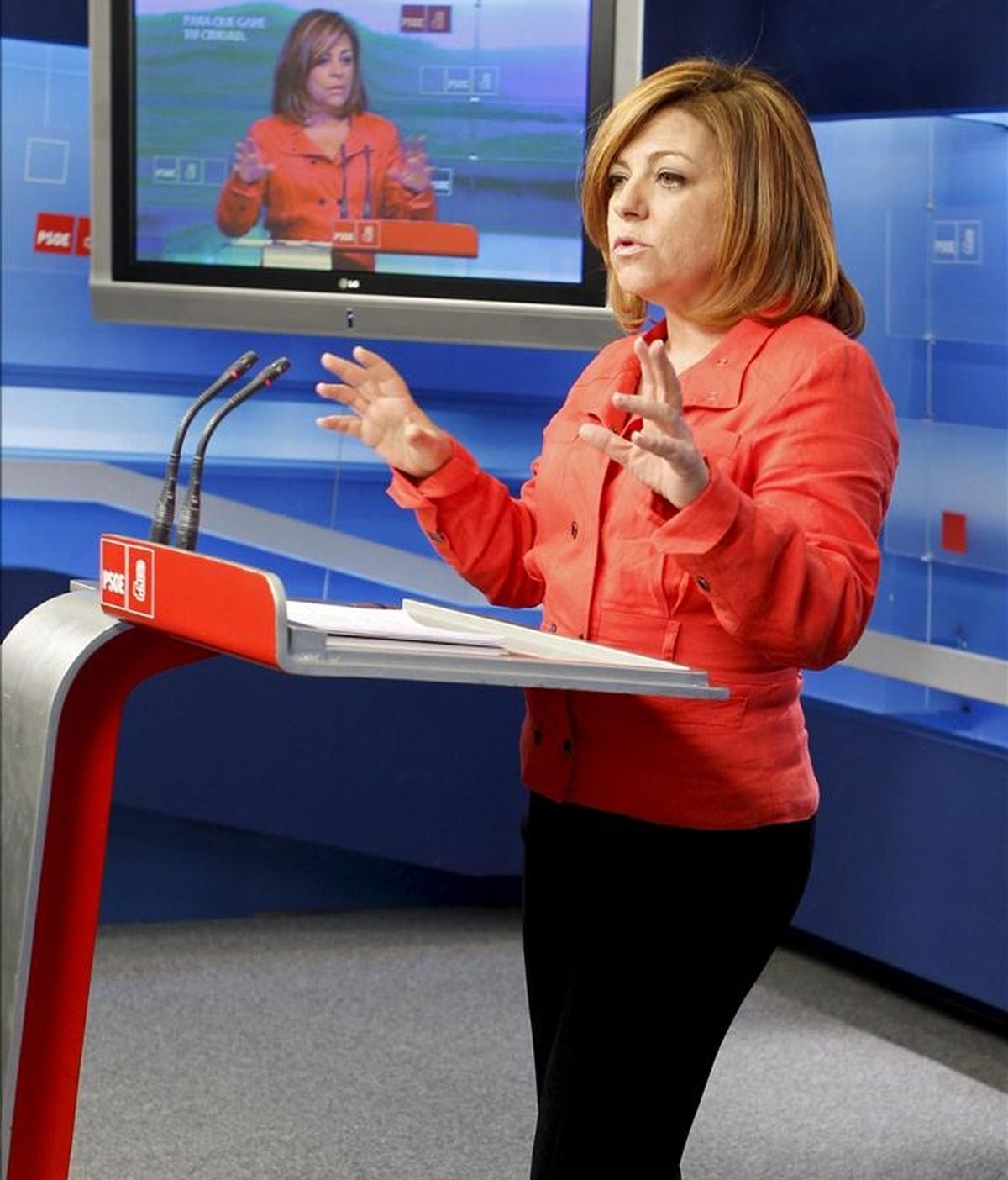 La portavoz del Comité Electoral del PSOE, Elena Valenciano, durante la rueda de prensa que ofreció hoy en la sede del partido, en Madrid, tras la reunión de este órgano. EFE