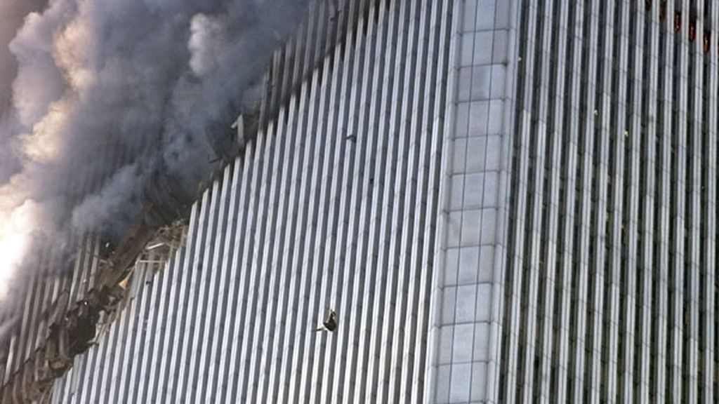 Duras imágenes de gente lanzándose al vacío