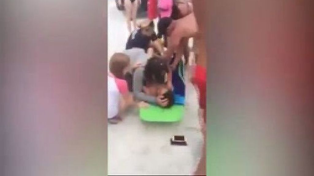 Un tiburón ataca a un chico de 13 años