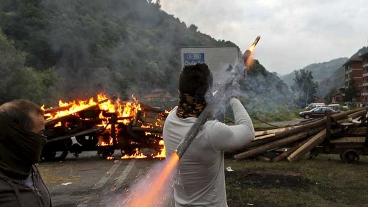 Los mineros intensifican sus protestas en Santiago de Aller