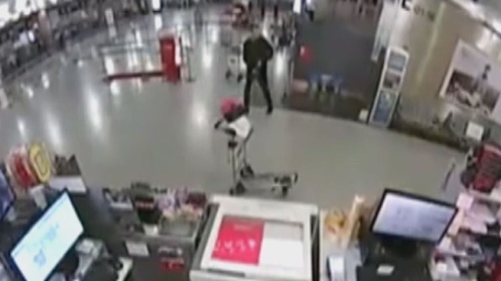 Las cámaras de seguridad del aeropuerto desvelan más detalles sobre el atentado