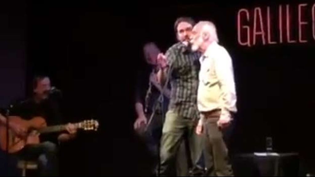 Pablo Iglesias canta con Javier Krahe 'Cuervo ingenuo'