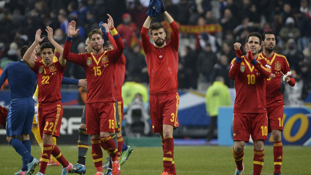 Los jugadores españoles celebran su victoria sobre Francia