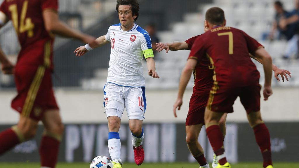 Rosicky solo ha jugado un partido en el último año pero será indiscutible en R. Checa