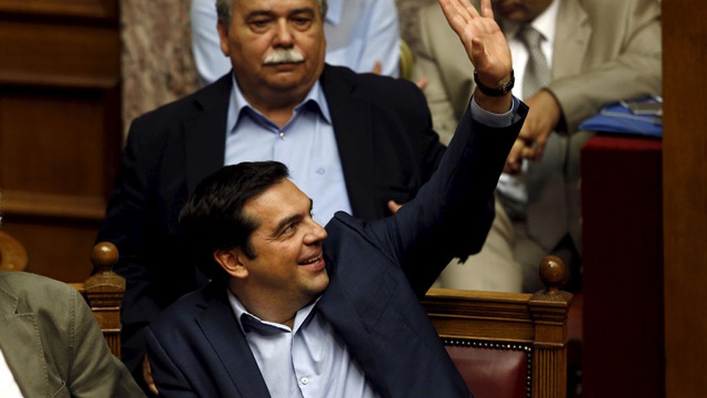 Alexis Tsipras saca adelante el segundo paquete de reformas exigido por Bruselas