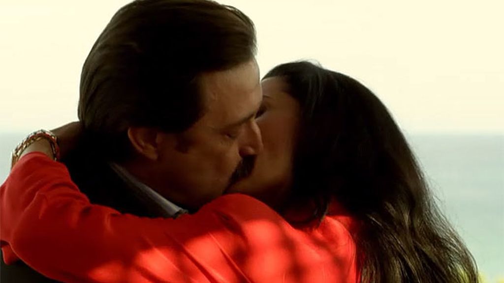 Julián, a Isabel: "Quiero que seas mi gitana, mi mujer, mi alcaldesa"