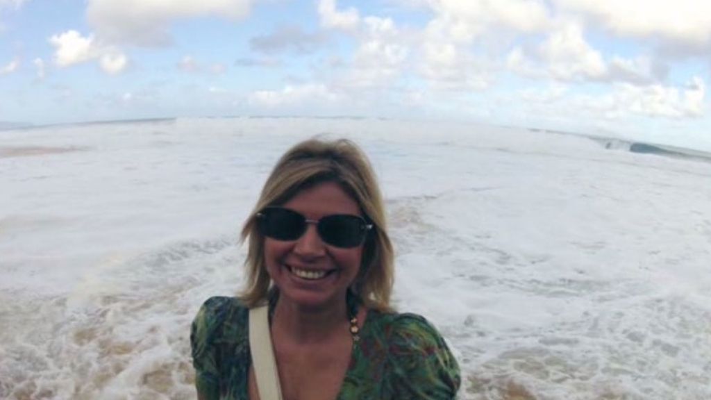 La colaboradora ha intentado hasta aprender a hacer surf