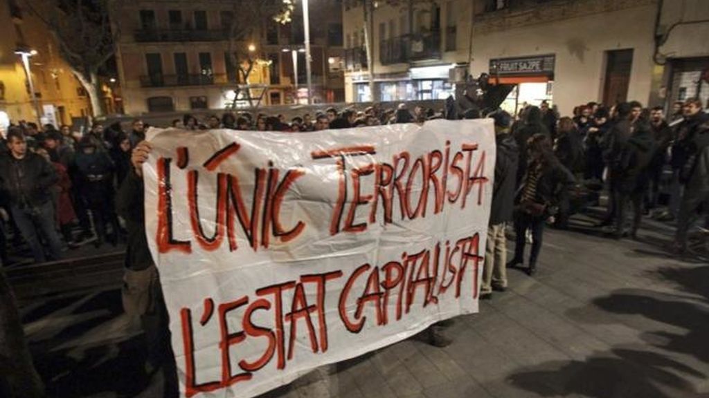 Graves disturbios durante una manifestación anarquista en Barcelona