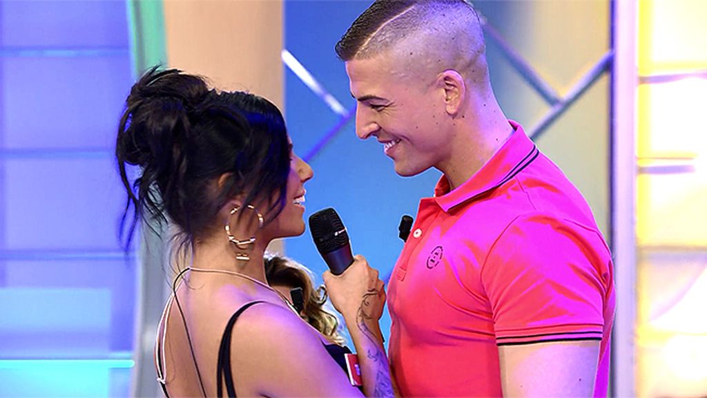 Los ojos de Labrador se llenan de luz con la sorpresa musical de Thais Los ojos de Labrador se llenan de luz con la sorpresa musical de Thais