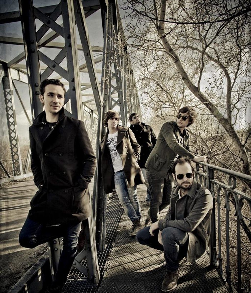Fotografía facilitada por Innercia de la banda de pop-rock Melocos, que ha publicado recientemente "Imposible", un disco que abre la trilogía sonora que se ha propuesto completar de aquí a final de año la banda del Puerto de Santa María (Cádiz), que tras un álbum de versiones titulado "45 rpm" ha lanzado un trabajo con cinco composiciones propias. El batería del grupo, Andrés Ortiz, ha hablado sobre este trabajo en una entrevista con Efe. EFE