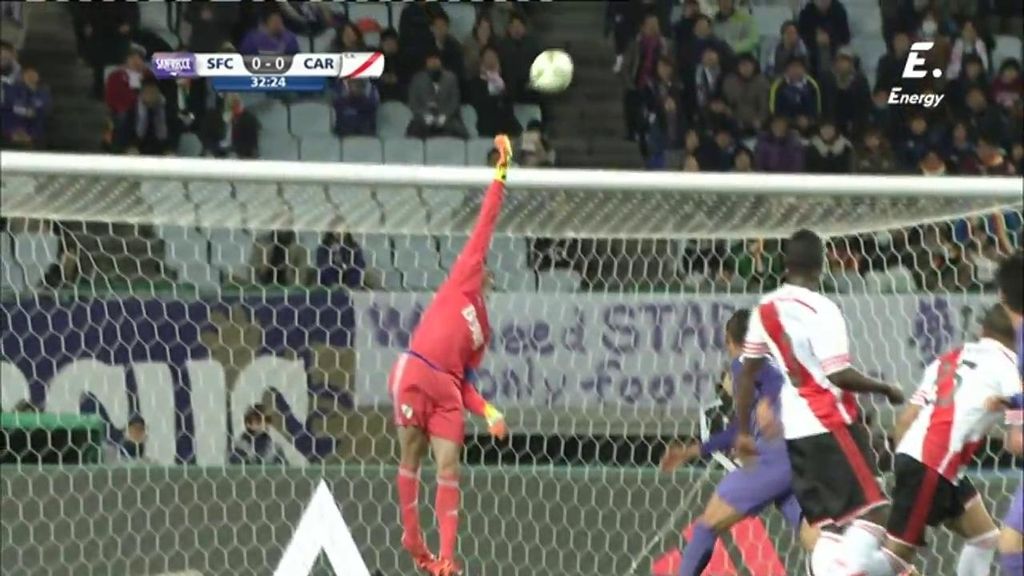 ¡Otra vez Barovero! Hiroshima aprieta a River y Chajima casi hace el primer tanto
