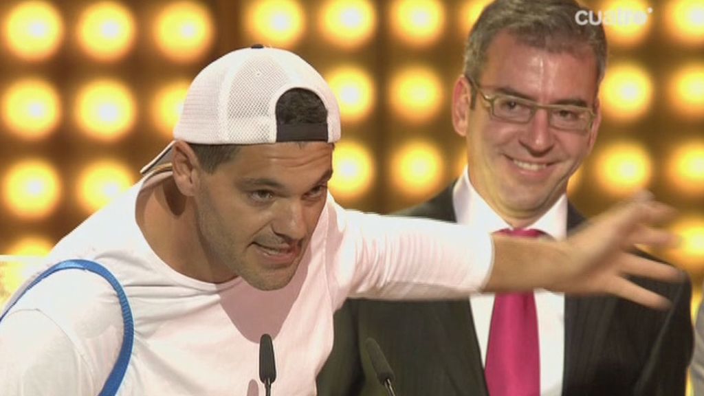 Frank Cuesta recogió el premio acompañado por su equipo