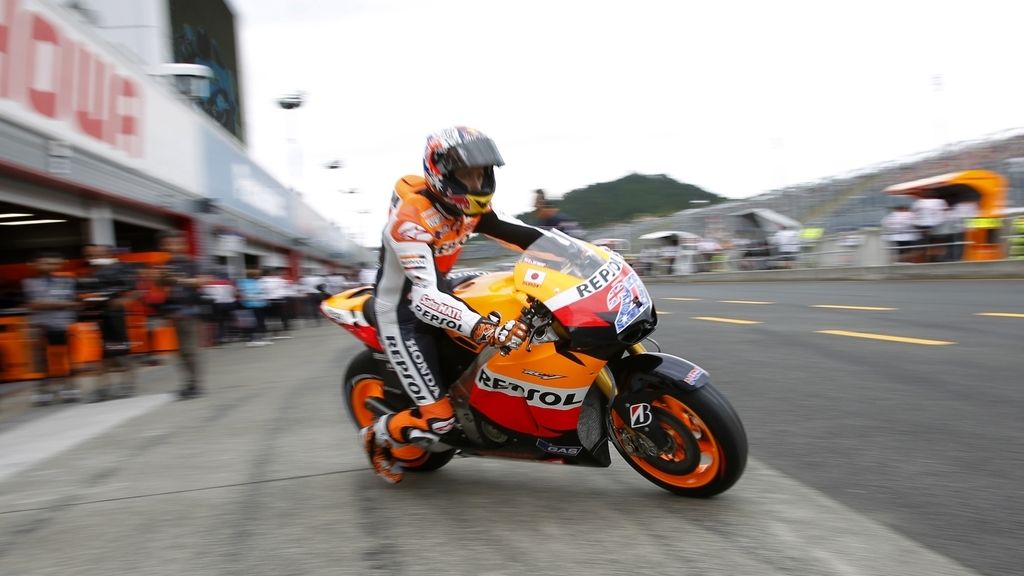 Casey Stoner sale del box