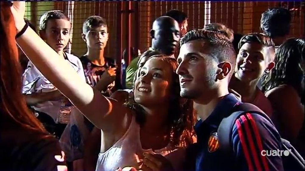 Alcácer y Ryan, los protagonistas del partido del Valencia en Alzira