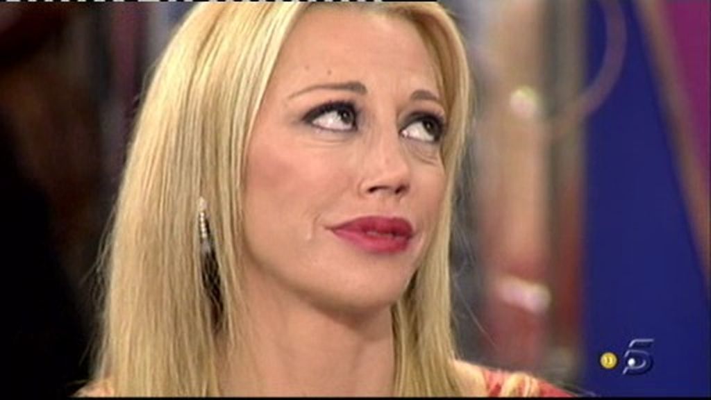 Blén Esteban y Jorge Javíer Vázquez se funden en un abrazo para despejar las dudas sobre su enfrentamiento