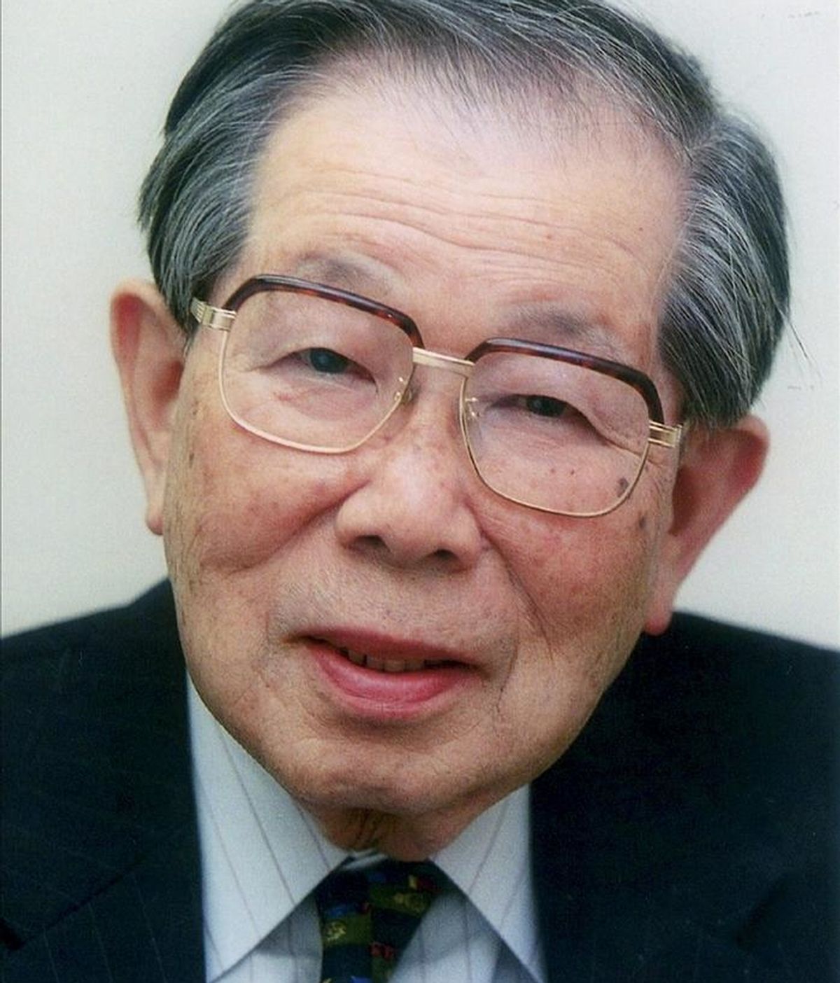 Fotografía facilitada por Shigeaki Hinohara de él mismo, posiblemente el único médico del mundo que sigue en activo con 99 años. Hinohara, uno de los médicos personales de la emperatriz Michiko, empezó a trabajar en 1941 en el departamento de medicina interna del Hospital Internacional San Luke de Tokio, donde desarrolló su carrera hasta que cumplió 86 años, en 1998. EFE