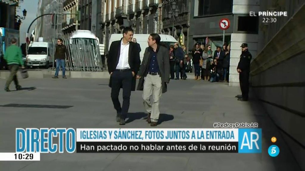 Pedro Sánchez y Pablo Iglesias llegan juntos al Congreso de los diputados