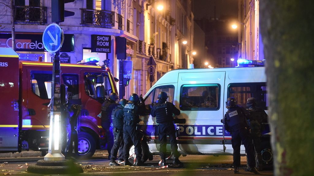 Más de 120 muertos en una cadena de atentados en París