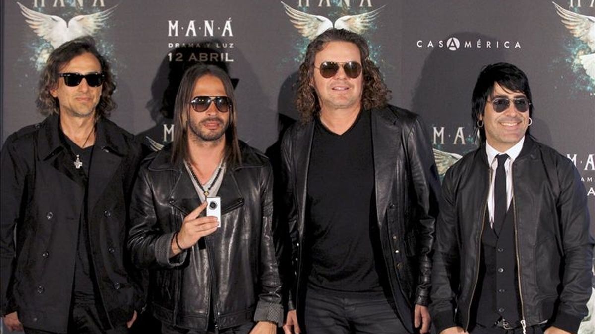 Juan Diego Calleros, Sergio Vallín, Fher Olvera y Alejandro González (izda-dcha), los integrantes del grupo mexicano Maná, durante la presentación de su nuevo álbum, "Drama y luz", que se publicará el 12 de abril, cinco años después del lanzamiento de "Amar es combatir", del que venderon más de millón y medio de discos, hoy en Madrid. EFE Juan Diego Calleros, Sergio Vallín, Fher Olvera y Alejandro González (izda-dcha), los integrantes del grupo mexicano Maná, durante la presentación de su nuevo álbum, "Drama y luz", que se publicará el 12 de abril, cinco años después del lanzamiento de "Amar es combatir", del que venderon más de millón y medio de discos, hoy en Madrid. EFE