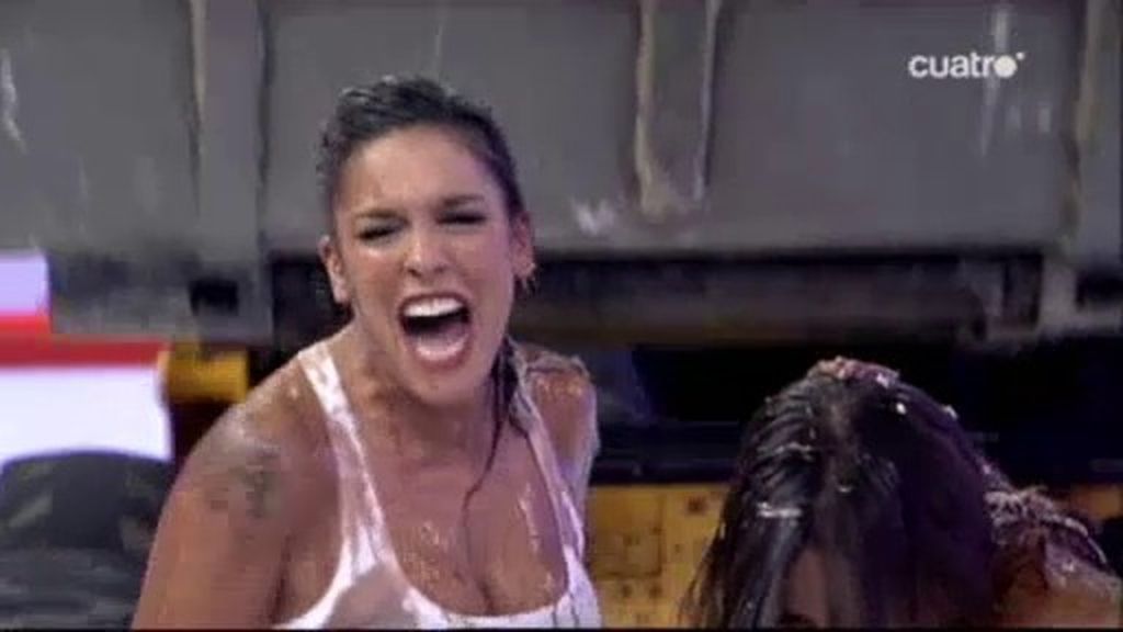 Asqueroso castigo para Lorena e Ingrid