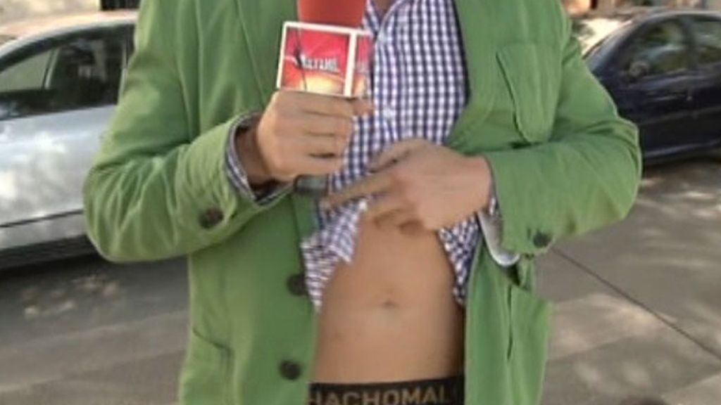 J.J. y José Antonio enseñan los calzoncillos