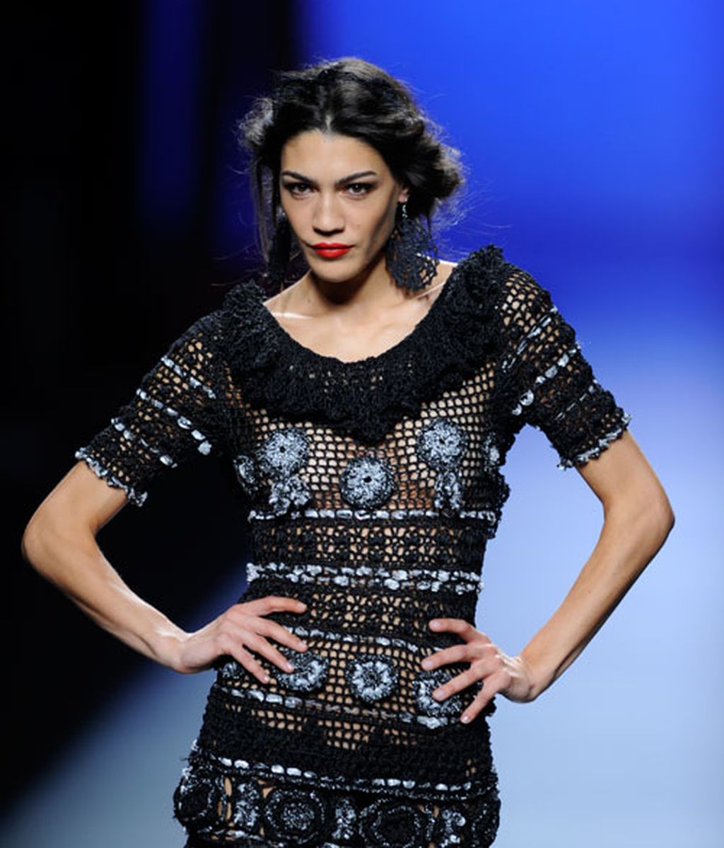 Pasado y presente se fusionan en el desfile de Francis Montesinos