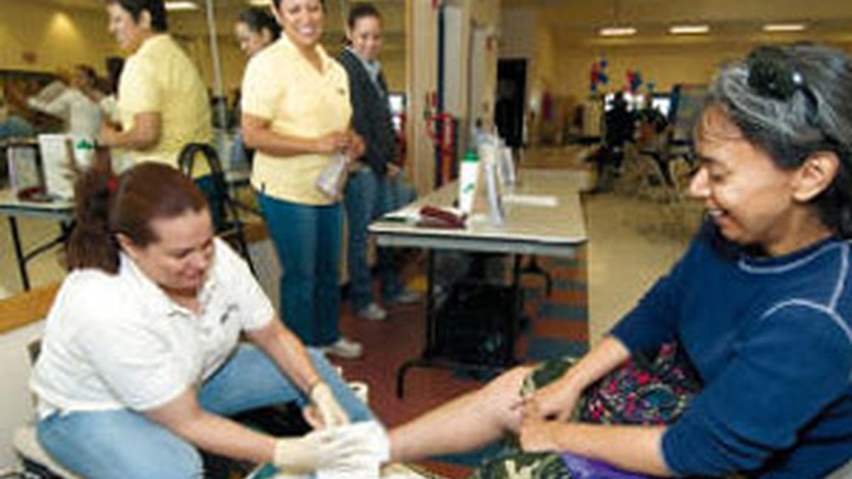 La osteoporosis ha sido denominada la epidemia silenciosa por el gran número de personas que la sufren. Foto: EFE