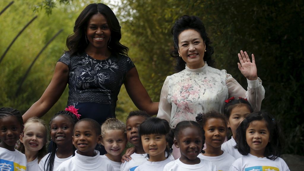 Las primeras damas de China y EEUU bautizan en Washington a un nuevo panda