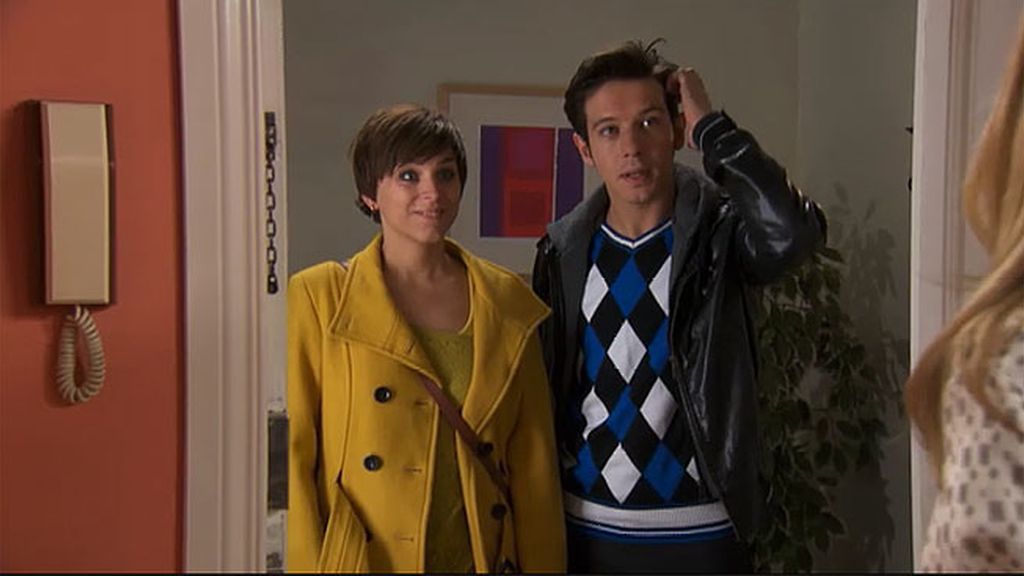 Natalia mete en su vida a Lolo, pero él no sabe que es su hermano...